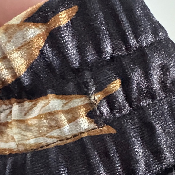 La Maison by Molly Bracken Velvet Floral Joggers - Picture 7 of 7